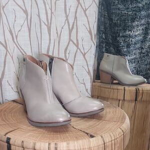 Bussola Light Gray Ankle Boots
